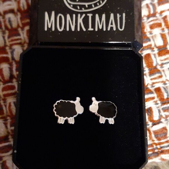 New‎ 925 Post Lamb Earrings Girls Monkimau New In Box - Picture 1 of 3